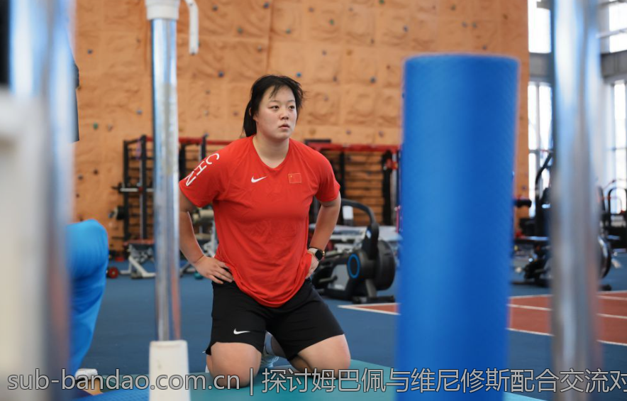 探讨姆巴佩与维尼修斯配合交流对球队战术的影响