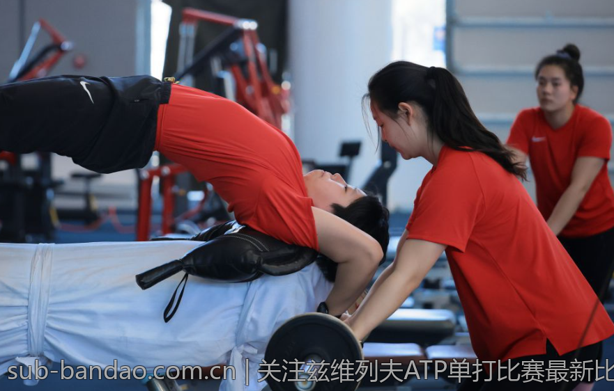 关注兹维列夫ATP单打比赛最新比分变化
